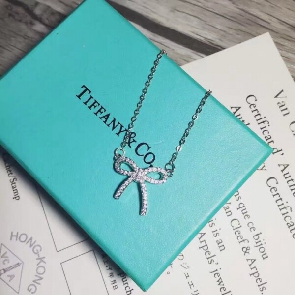 위핑,티파니 앤코 리본 펜던트 플래티늄 목걸이 / TIFFANY & CO.